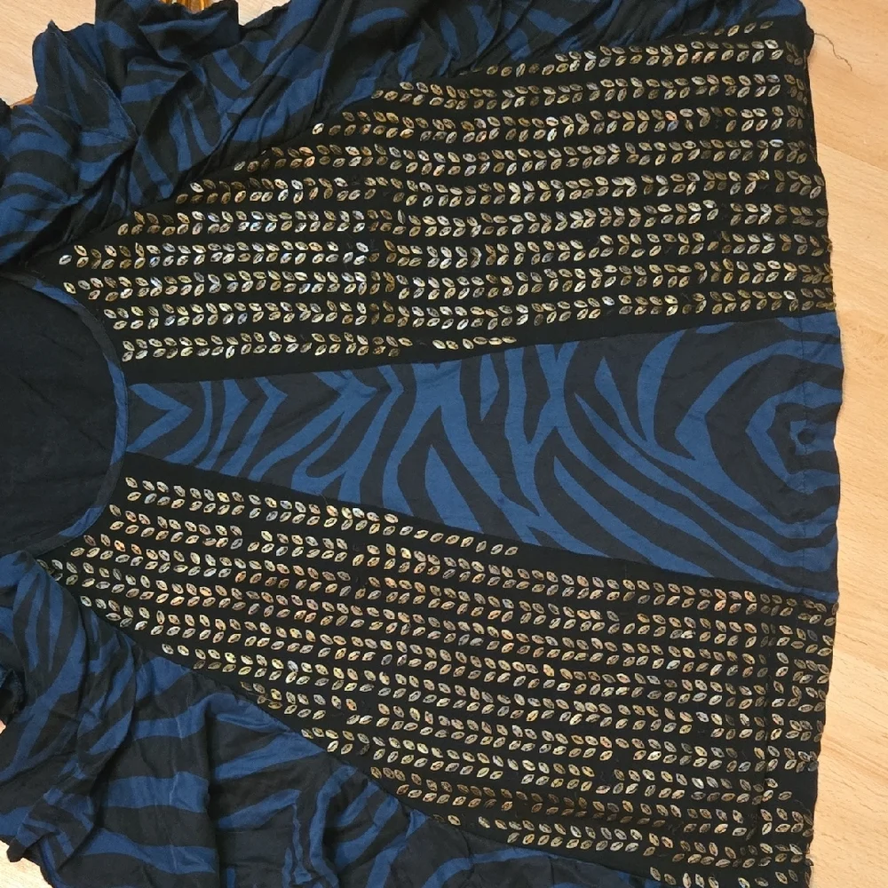 Black and Gold Ruffle Top - Picture 6 of 6